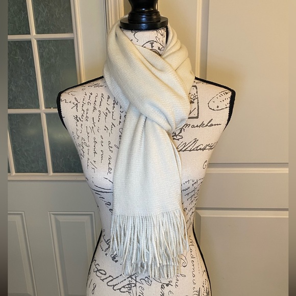 Merona Ivory/Cream Soft Acrylic Fringe‎ Scarf - Picture 1 of 5